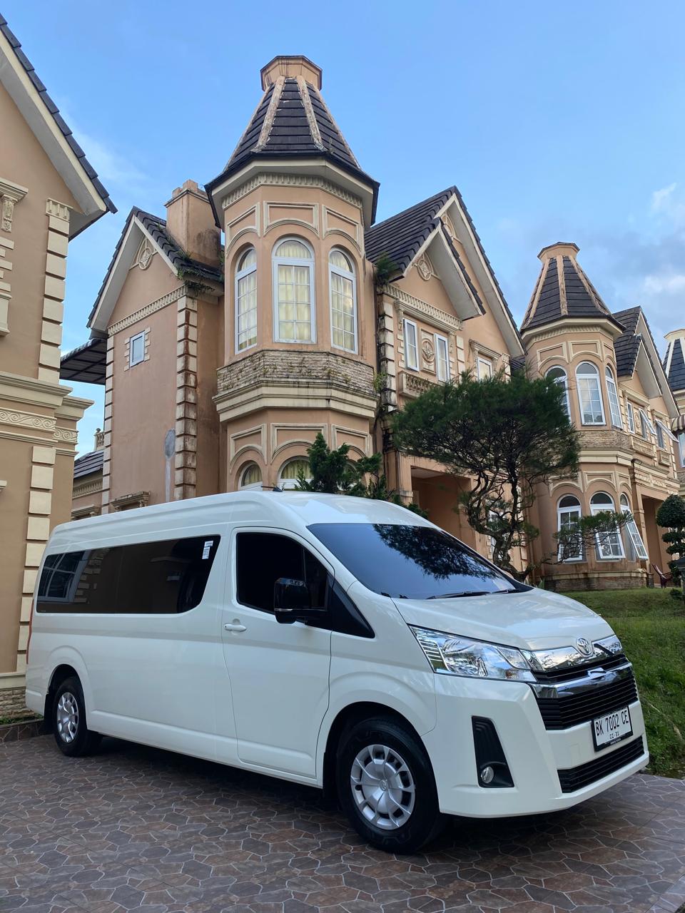 Toyota Hi-Ace Premio Luxury
